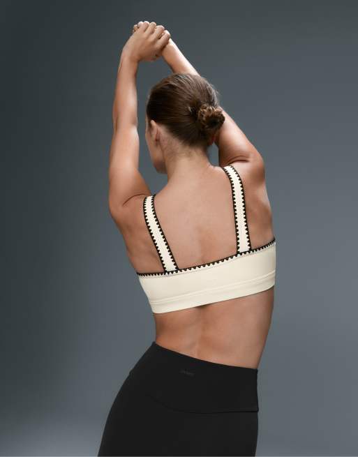 OYSHO Medium-support comfortlux sports bra with contrast seams in pale ecru, 3 of 7