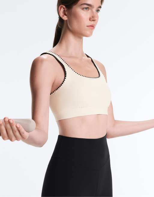 OYSHO Medium-support comfortlux sports bra with contrast seams in pale ecru, 6 of 7