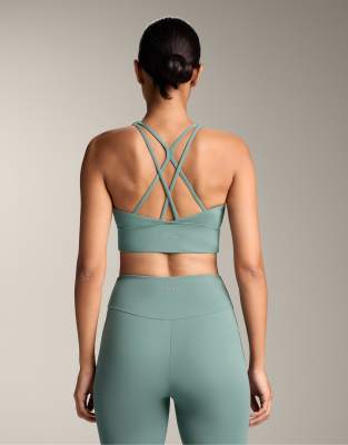 OYSHO Medium-support comfortlux sports bra with cups in green