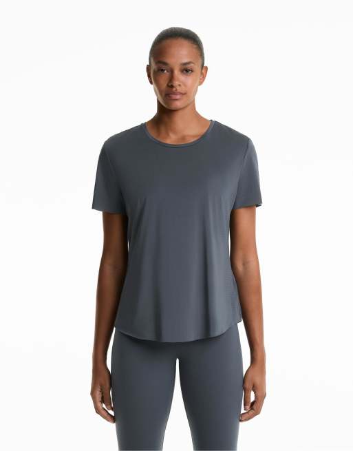OYSHO – Microperforated – Kurzärmeliges Funktions-T-Shirt in Anthrazitblau