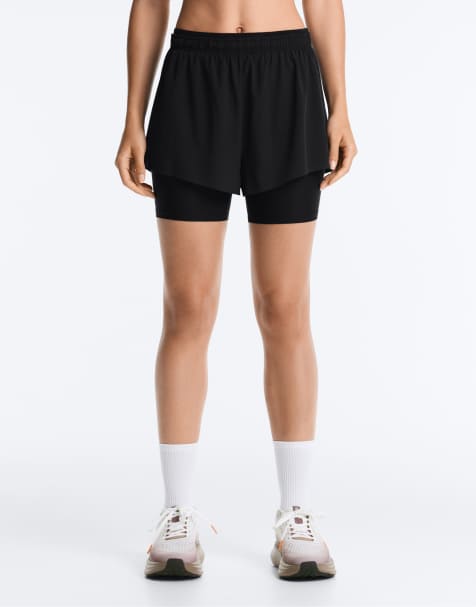 OYSHO mid rise 2-i-1 tekniske shorts i sort - view 1