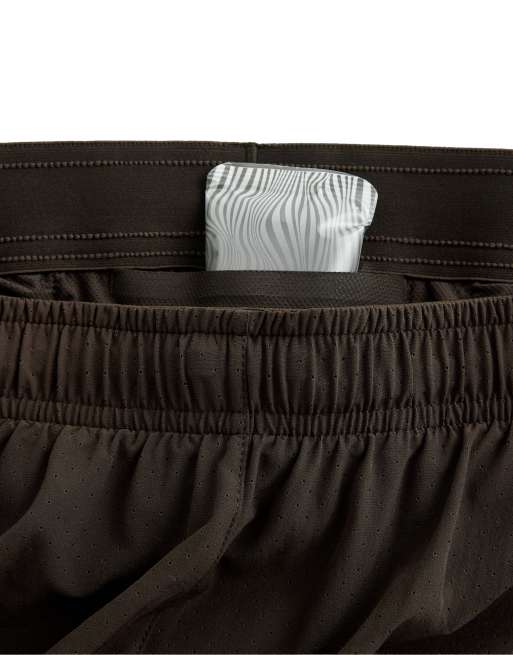 OYSHO Mid-rise technical shorts 7cm in brown, 6 of 7