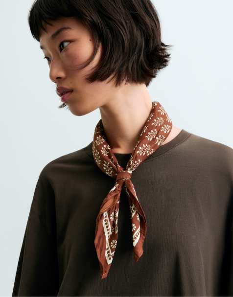 OYSHO mönstrad scarf i bomull i cocoa - view 1
