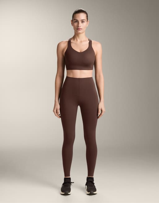 OYSHO - Mørkebrun let sports-BH med medium støtte og krydset ryg, 2 af 4