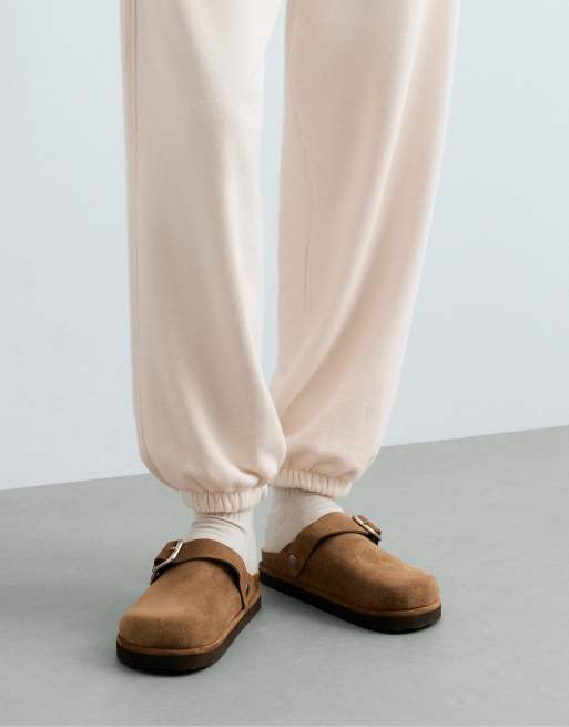 OYSHO Mules à boucle en cuir fendu marron, 2 de 7