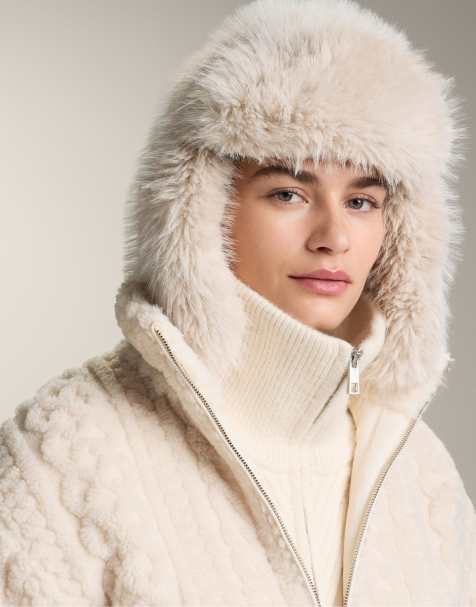 OYSHO – Mütze aus Kunstpelz in Steinbeige - view 1