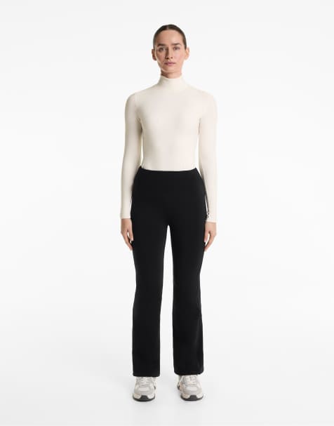 OYSHO – Nahtlose, ultrawarme Bootcut-Hose in Schwarz mit hohem Bund - view 1
