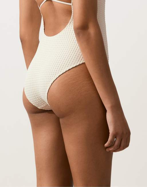 OYSHO – Naturvit, virkad baddräkt i trekantsmodell med bubblig textur, 4 av 4