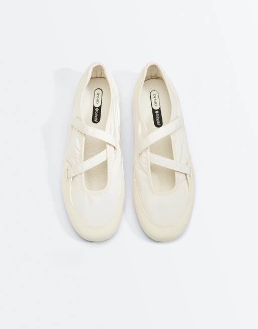 OYSHO – Naturvita, sportiga ballerinaskor i nylon, 2 av 4