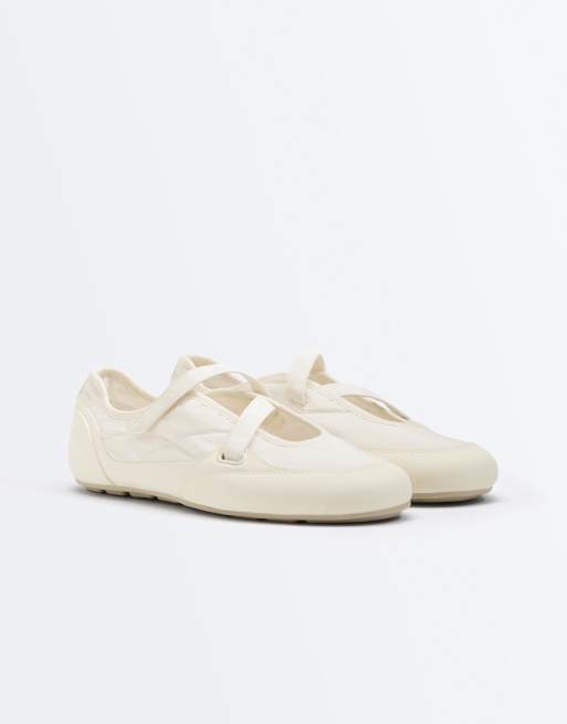 OYSHO – Naturvita, sportiga ballerinaskor i nylon, 3 av 4
