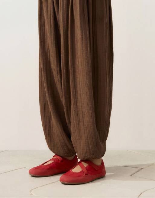 OYSHO Nylon sport ballet flat in red, 2 of 4