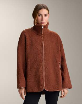 OYSHO - Oversize-Jacke aus Lammfellimitat in Braunrot-Brown
