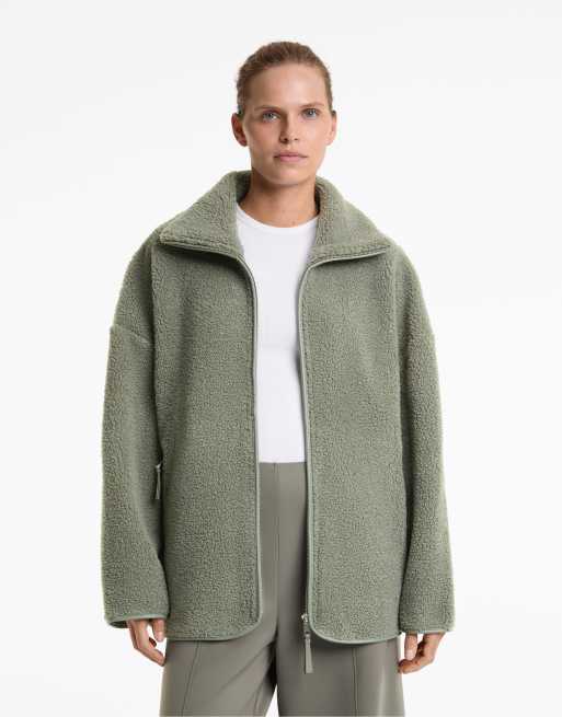 OYSHO – Oversize-Jacke in Khaki aus Lammfellimitat