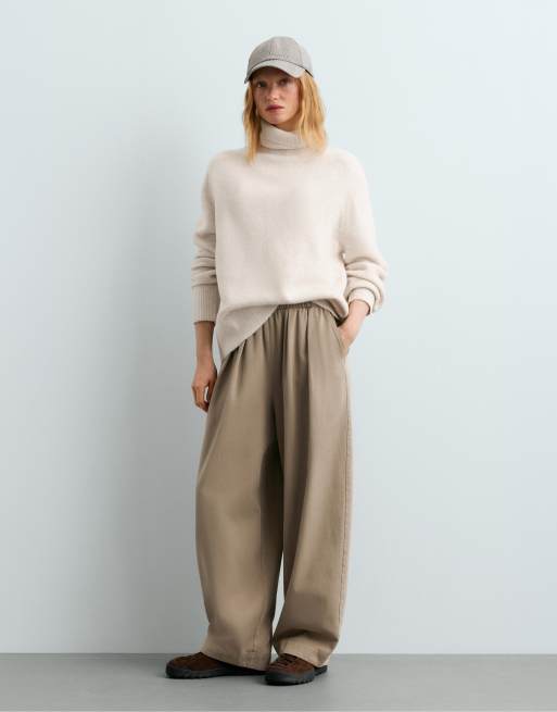 OYSHO Oversized high-neck jumper in beige, 2 of 5