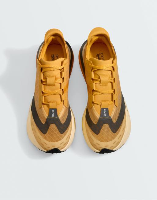 OYSHO OY/RC 1000 sneakers da corsa in senape, 6 di 7