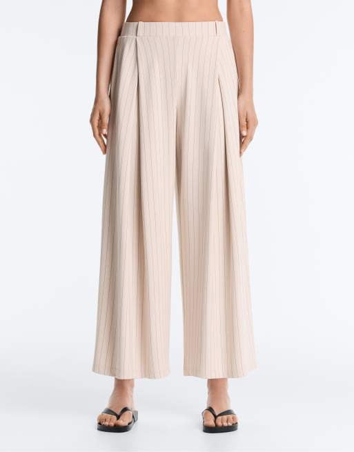Oysho - Pantalon ample et raccourci à plis et rayures - Sable, 2 de 4