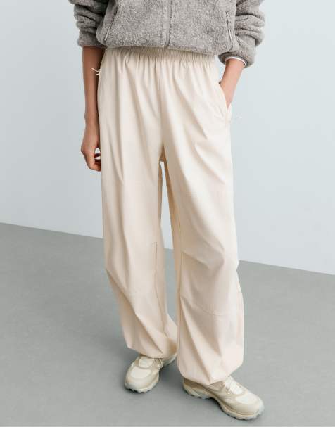 OYSHO pantalon de trekking large en coloris neutre - view 1