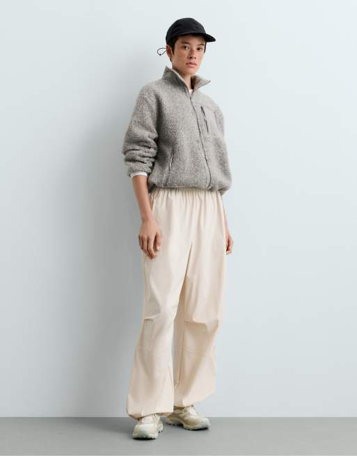 OYSHO pantalon de trekking large en coloris neutre, 2 de 6