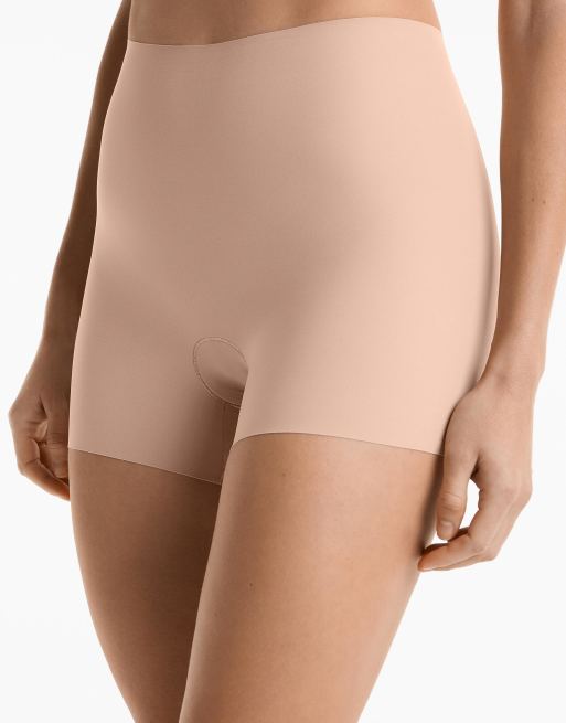 Oysho - Pantaloncini hotpant tagliati al laser invisibili a vita alta beige