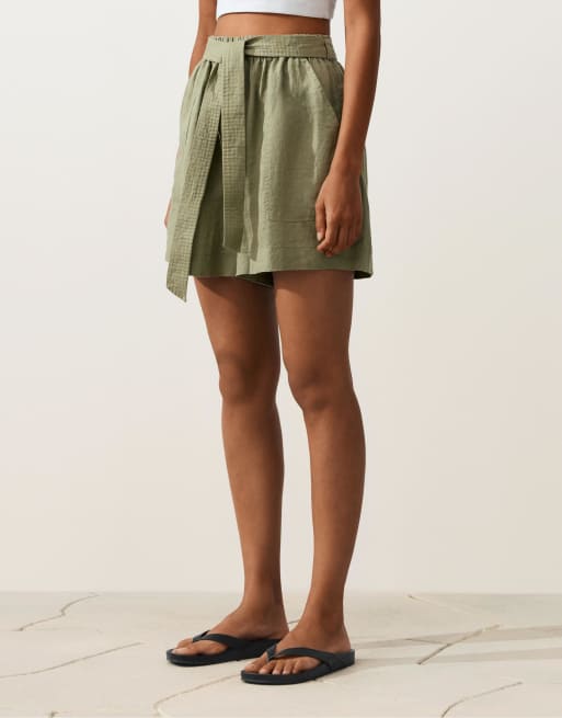 OYSHO - Pantaloncini in 100% lino verdi con cintura, 2 di 4