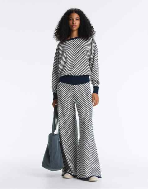 OYSHO - Pantaloni a fondo ampio in maglia a righe diagonali blu navy - view 1