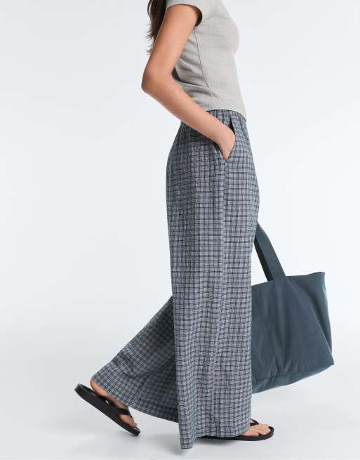 OYSHO - Pantaloni a fondo ampio in misto cotone grigio-blu a quadri, 3 di 4