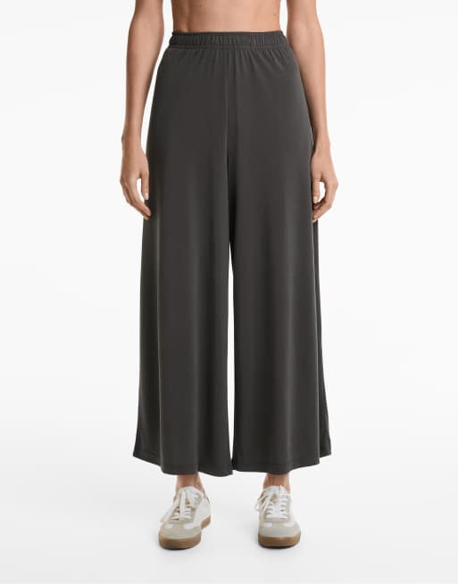 Oysho - Pantaloni a gamba larga fluidi taglio corto in modal antracite