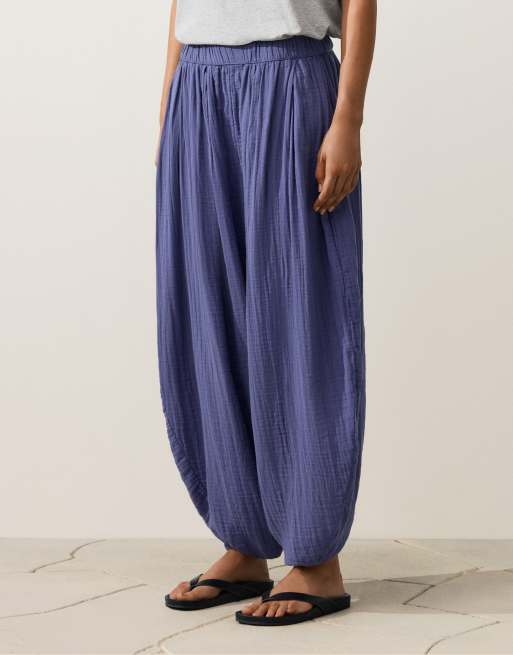 OYSHO - Pantaloni a palloncino in 100% cotone color mirtillo, 2 di 4