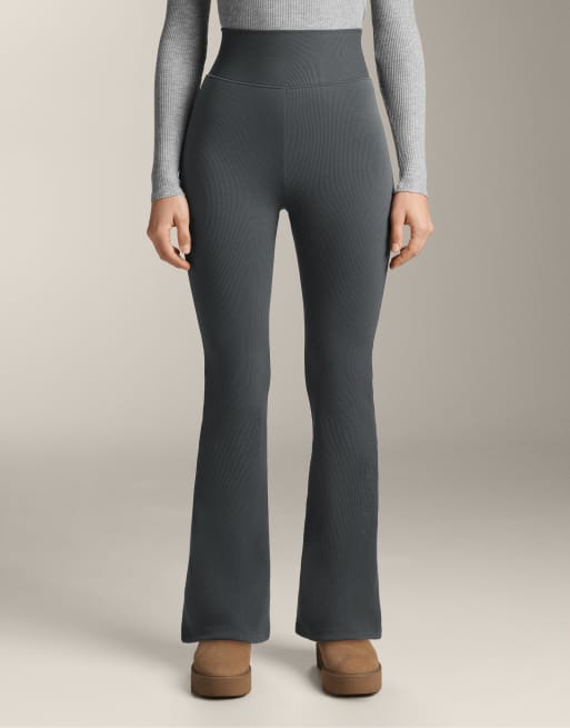 OYSHO - Pantaloni a zampa a vita super alta senza cuciture extra warm grigio antracite a coste 70 cm
