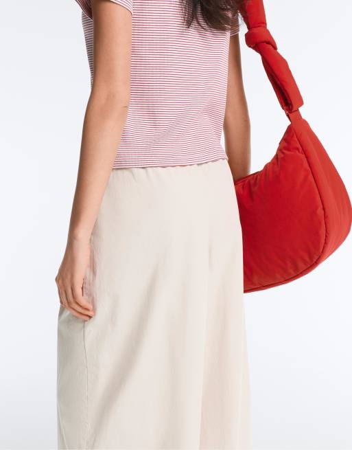 OYSHO - Pantaloni affusolati a pieghe in 100% cotone color visone pallido, 4 di 4