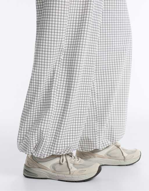 OYSHO pantaloni balloon impermeabili 10k neri e bianchi, 6 di 7