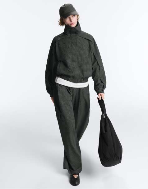 OYSHO - Pantaloni cargo idrorepellenti in nylon neri a quadri - view 1