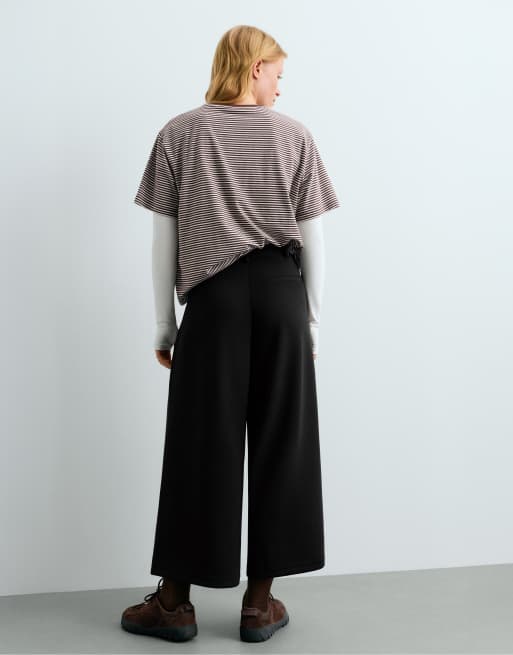 OYSHO - Pantaloni cropped a fondo ampio in modal soft-touch neri con pieghe, 3 di 7