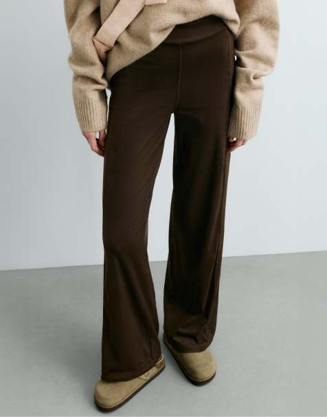 OYSHO pantaloni dritti effetto camoscio in marrone scuro - view 1