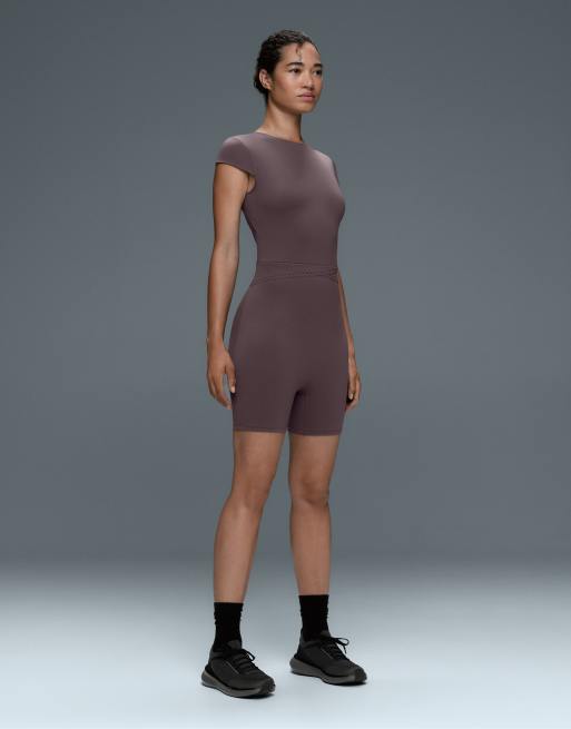OYSHO Perfect-adapt kurzärmliger Playsuit in Lila, 2 von 7