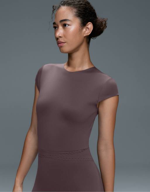 OYSHO Perfect-adapt kurzärmliger Playsuit in Lila, 3 von 7