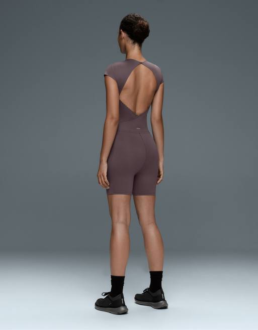 OYSHO Perfect-adapt kurzärmliger Playsuit in Lila, 4 von 7