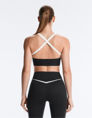 OYSHO Perfect-adapt medium-support contrast sports bra in black
