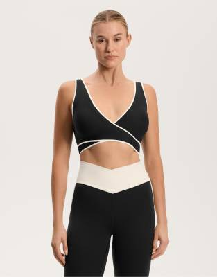OYSHO Perfect-adapt medium-support crossover sports bra in black
