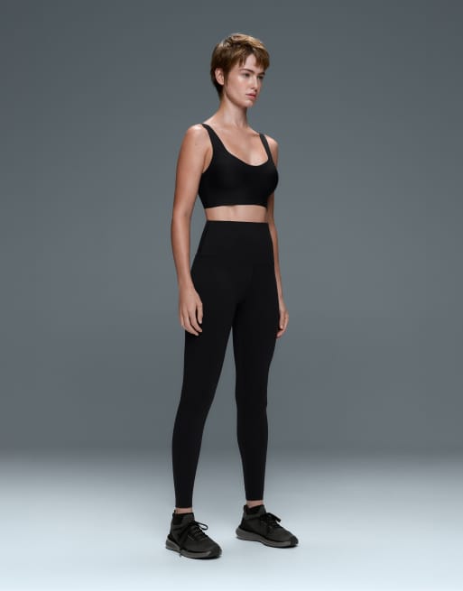 OYSHO Perfect-adapt medium-support sports bra with cups in black, 2 of 7