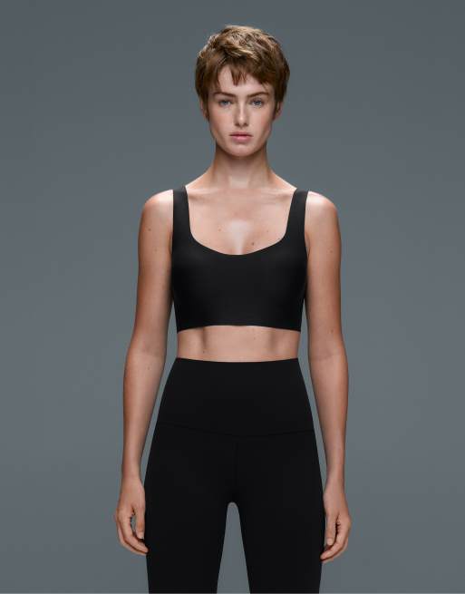 OYSHO Perfect-adapt medium-support sports bra with cups in black, 4 of 7