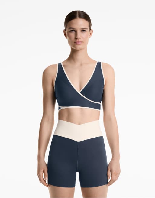 Oysho - Perfect-adapt - Reggiseno sportivo incrociato a sostegno medio color blu mezzanotte