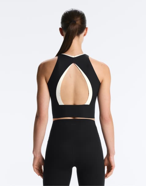 OYSHO Perfect-adapt sleeveless tank top in black - view 1