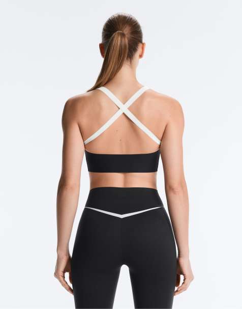 OYSHO – Perfect-adapt – Sport-BH in Schwarz mit mittlerer Stützfunktion und Kontrast-Design - view 1