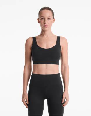 Oysho - Perfect-Adapt - Sport-BH in Schwarz mit mittlerer Stützfunktion und Körbchen