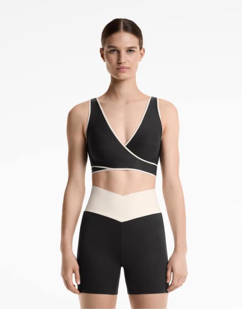 Oysho – Perfect-Adapt – Sport-BH in Schwarz mit mittlerer Stützfunktion und überkreuztem Design - view 1