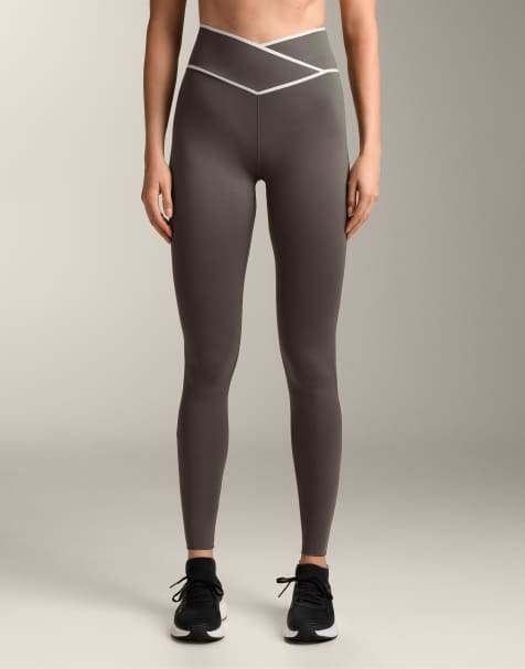 OYSHO – Perfect-adapt – Svarta, ankellånga leggings med v-formad, korslagd midja, 65cm - view 1