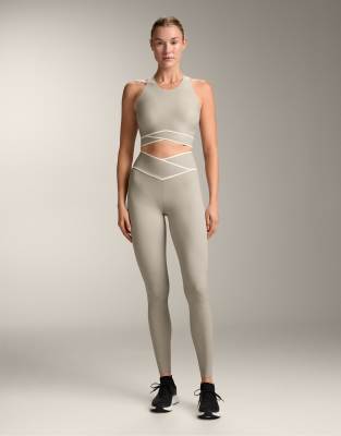 OYSHO - Perfect-Adapt - Tanktop in Nerzbeige mit überkreuztem Unterbrustband-Brown