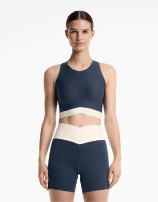 Oysho performance set in midnight blue