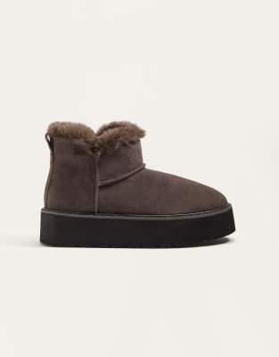 OYSHO - Plateaustiefel aus Leder in Braun-Brown